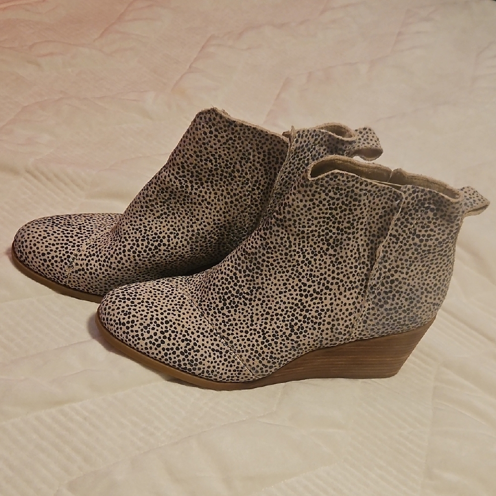 Women's Speckled Wedge Ankle Boots - Beige/Black